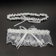 Load image into Gallery viewer, Shamrock Garter Set In White